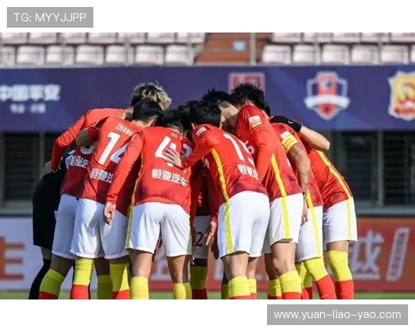 上海申鑫迎战恒大全力争胜展现球队实力与斗志